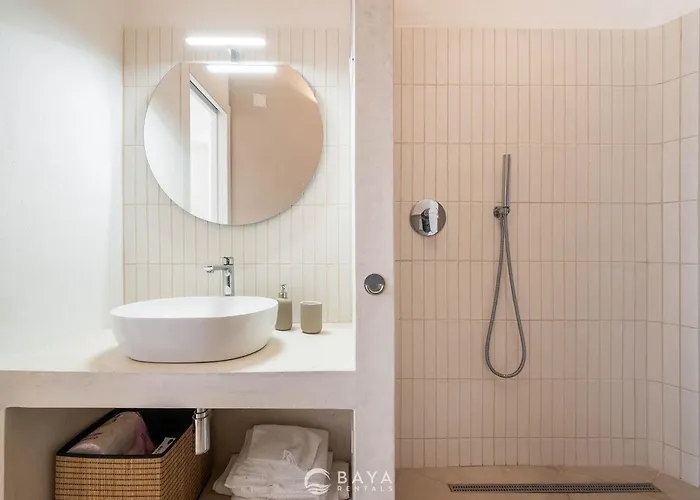 Ca' Rouge - Modern & Bright 3br Boutique Retreat In The Heart Of *