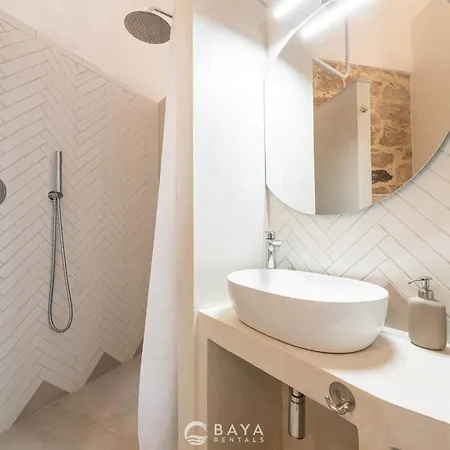 Ca' Rouge - Modern & Bright 3br Boutique Retreat In The Heart Of Carloforte (Isola di San Pietro)