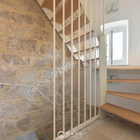 Dom wakacyjny Ca' Rouge - Modern & Bright 3br Boutique Retreat In The Heart Of Carloforte (Isola di San Pietro)