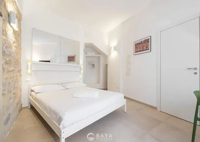 Ca' Rouge - Modern & Bright 3br Boutique Retreat In The Heart Of Nyaraló Carloforte