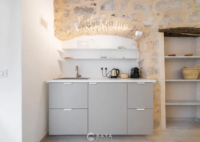 Ca' Rouge - Modern & Bright 3br Boutique Retreat In The Heart Of Nyaraló Carloforte