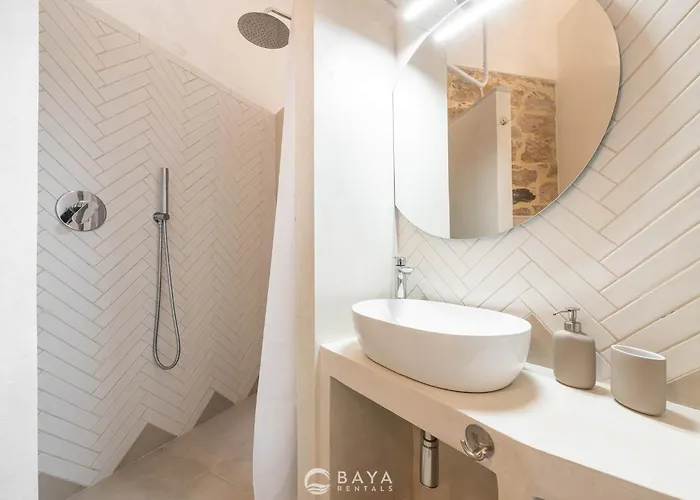 Ca' Rouge - Modern & Bright 3br Boutique Retreat In The Heart Of Carloforte (Isola di San Pietro)