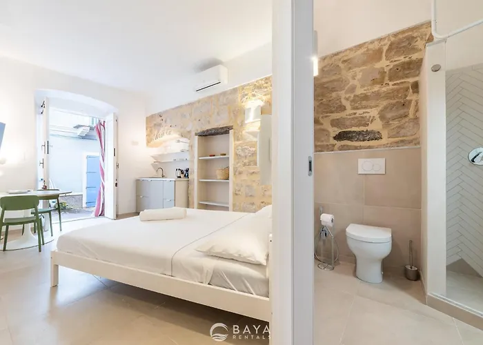 Ca' Rouge - Modern & Bright 3br Boutique Retreat In The Heart Of Nyaraló