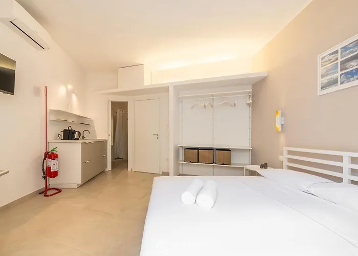 Ca' Rouge - Modern & Bright 3br Boutique Retreat In The Heart Of Carloforte (Isola di San Pietro)
