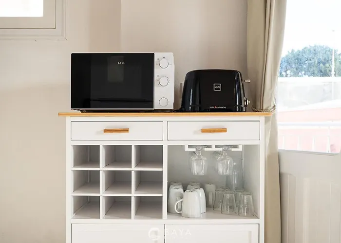 Ca' Rouge - Modern & Bright 3br Boutique Retreat In The Heart Of