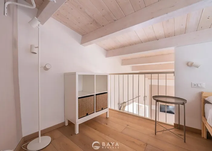 Ca' Rouge - Modern & Bright 3br Boutique Retreat In The Heart Of