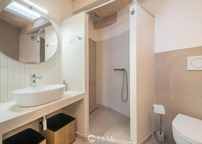 Ca' Rouge - Modern & Bright 3br Boutique Retreat In The Heart Of Nyaraló Carloforte